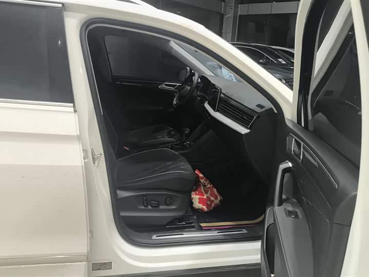 Фото 8 - Volkswagen Tiguan L Pro