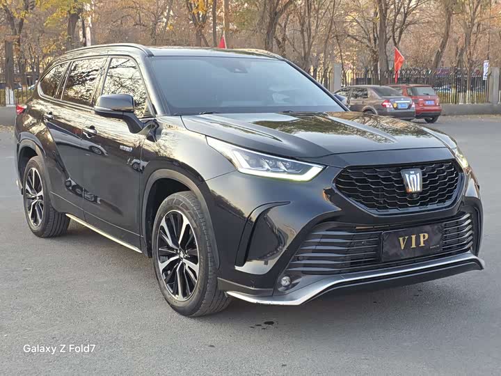 Фото 3 - Toyota Crown Kluger