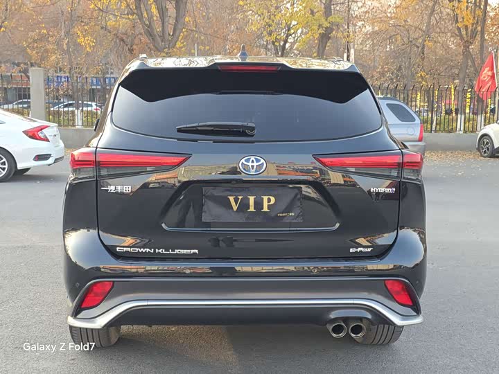 Фото 9 - Toyota Crown Kluger