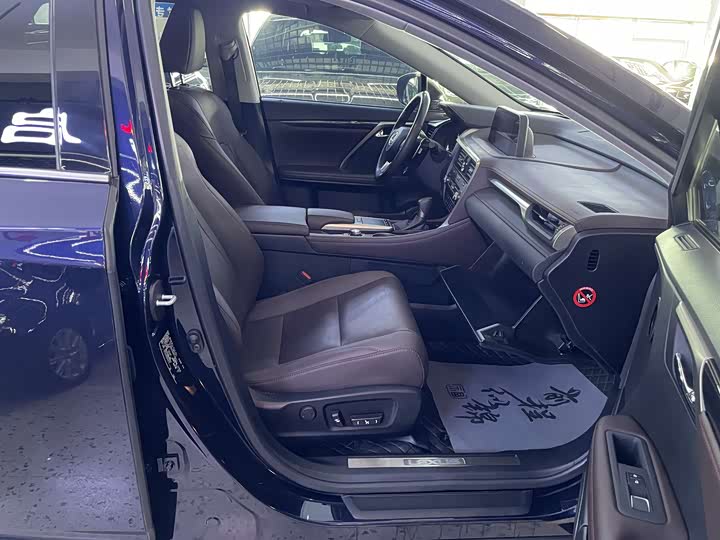 Фото 15 - Lexus RX