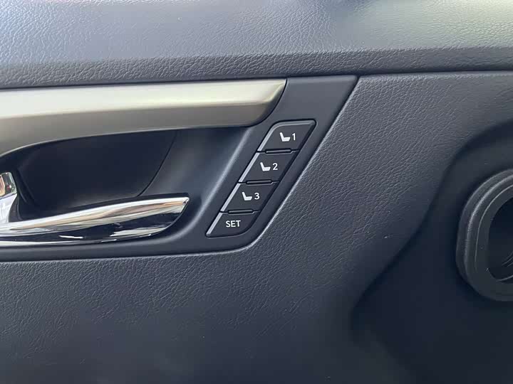 Фото 6 - Lexus RX