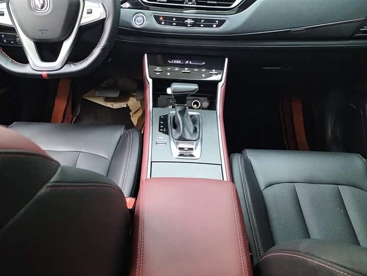 Фото 16 - Changan CS75