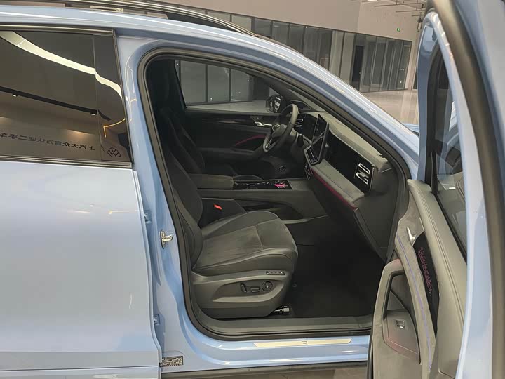 Фото 12 - Volkswagen Tiguan L Pro