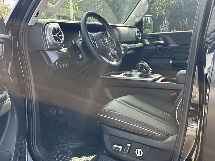 Фото 4 - Tank 300