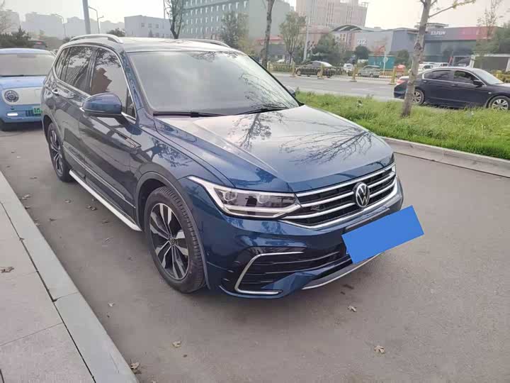 Фото 1 - Volkswagen Tiguan L Pro