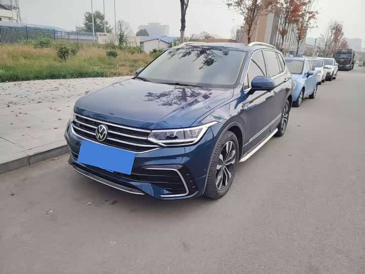 Фото 2 - Volkswagen Tiguan L Pro