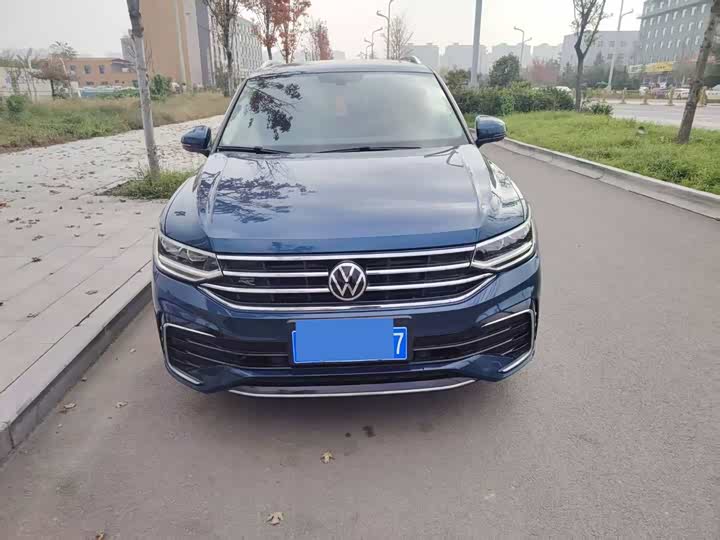 Фото 3 - Volkswagen Tiguan L Pro