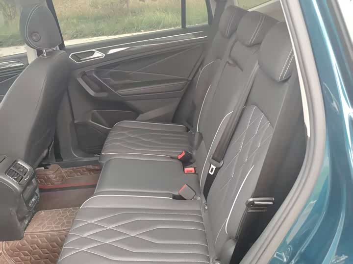 Фото 9 - Volkswagen Tiguan L Pro