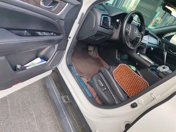 Фото 14 - Honda UR-V