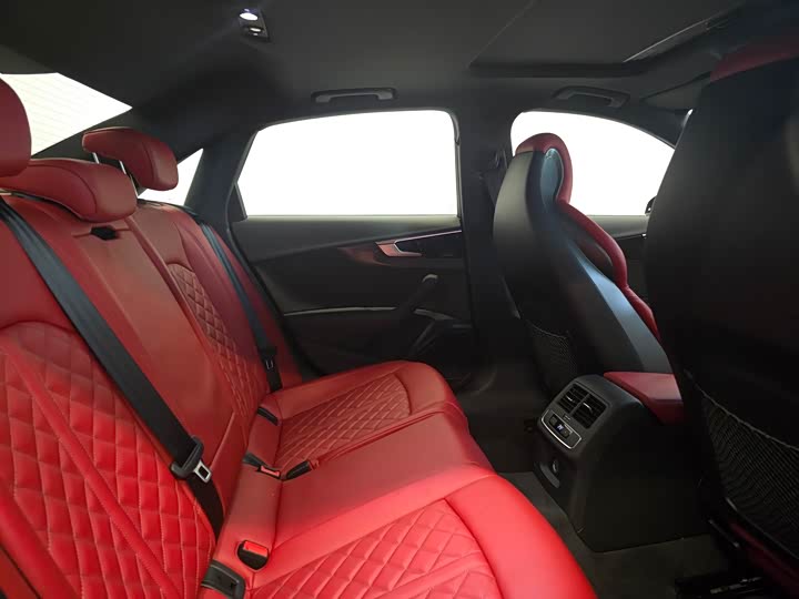 Фото 18 - Audi S4