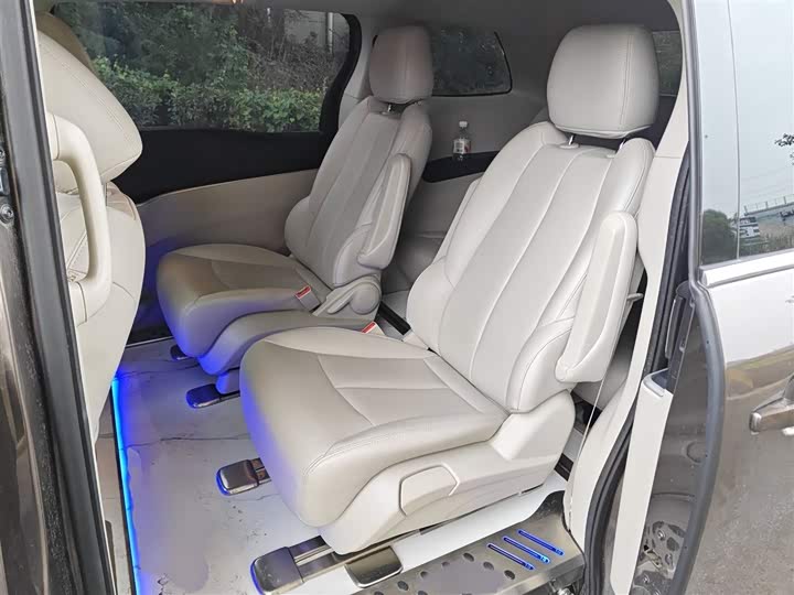 Фото 15 - Buick GL8 ES