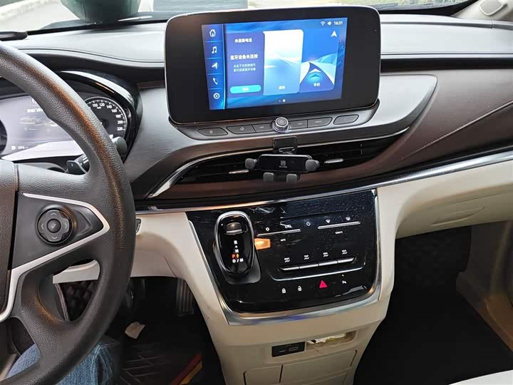 Фото 6 - Buick GL8 ES