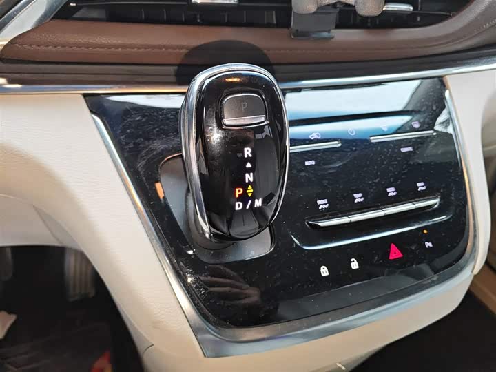 Фото 7 - Buick GL8 ES