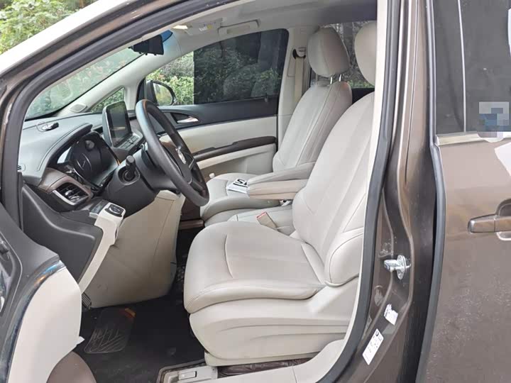 Фото 8 - Buick GL8 ES