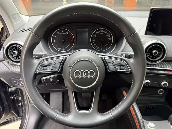 Фото 7 - Audi Q2L