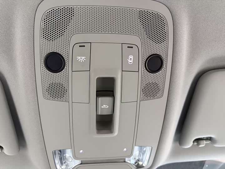 Фото 8 - Audi Q2L