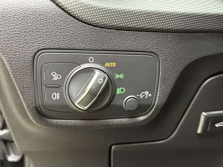 Фото 9 - Audi Q2L