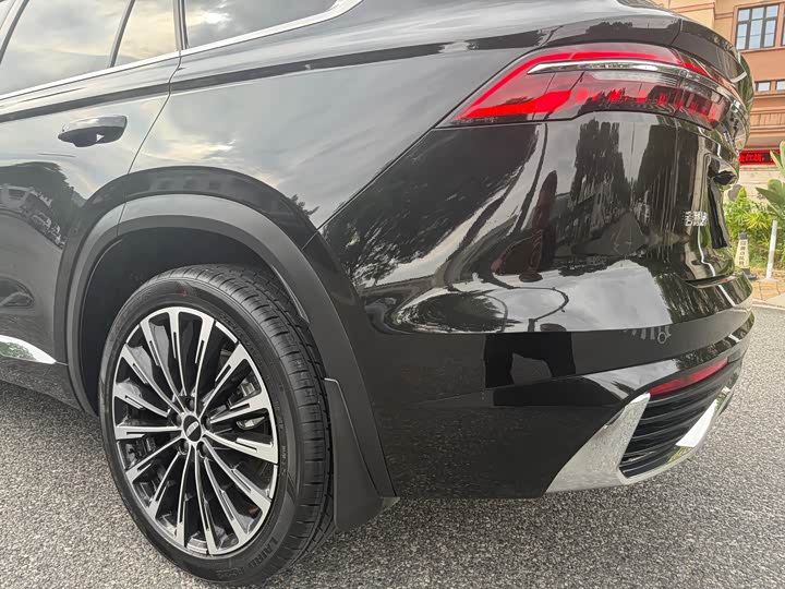 Фото 14 - Geely Monjaro