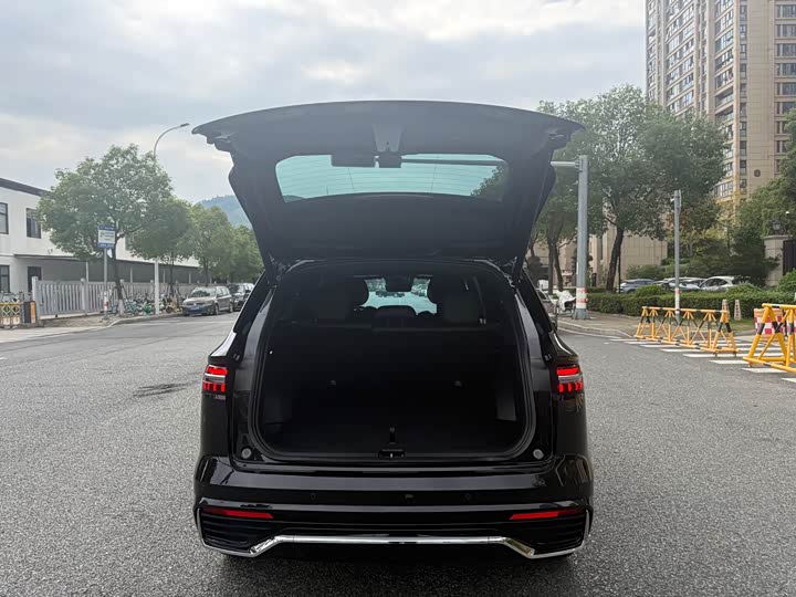 Фото 15 - Geely Monjaro