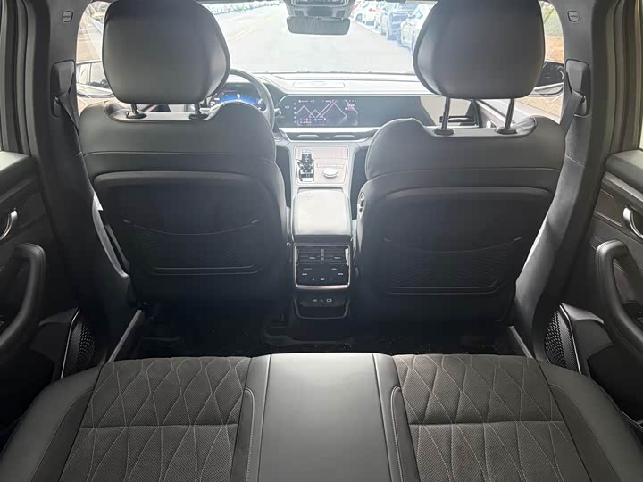 Фото 16 - Geely Monjaro