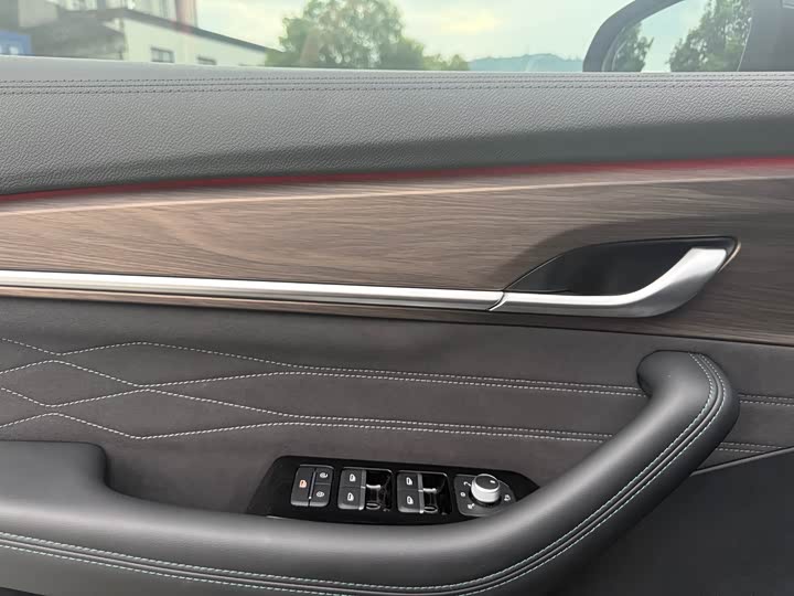 Фото 18 - Geely Monjaro