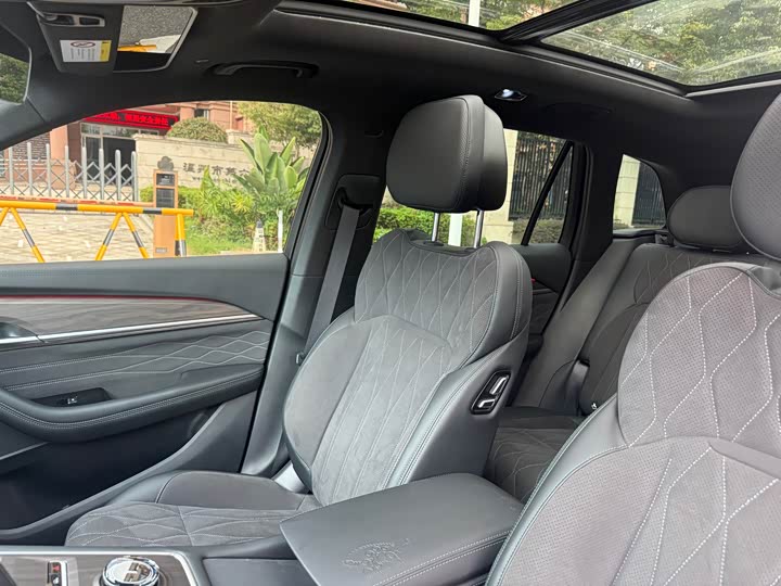 Фото 20 - Geely Monjaro