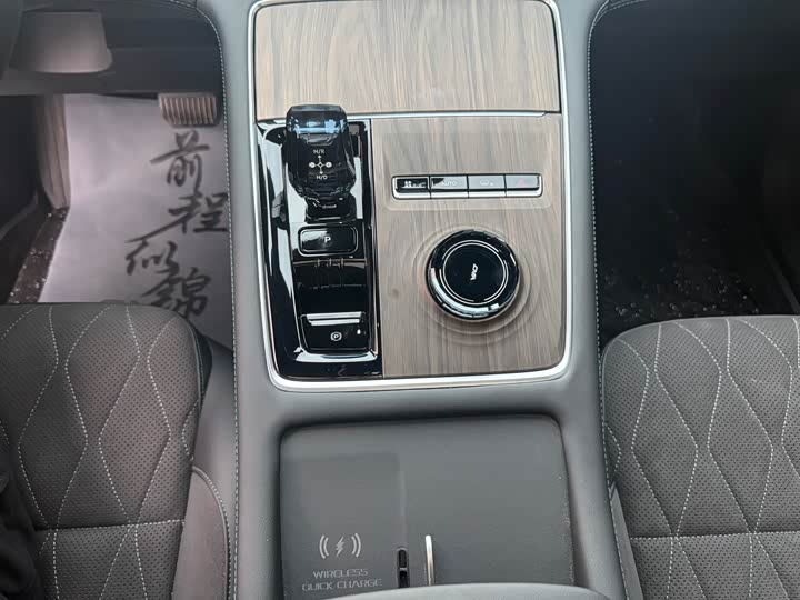 Фото 23 - Geely Monjaro