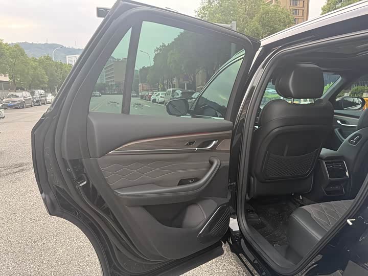 Фото 24 - Geely Monjaro