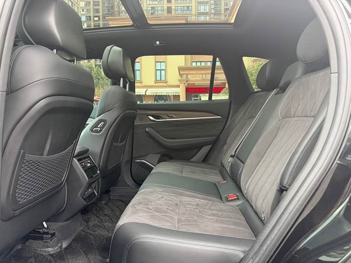 Фото 25 - Geely Monjaro