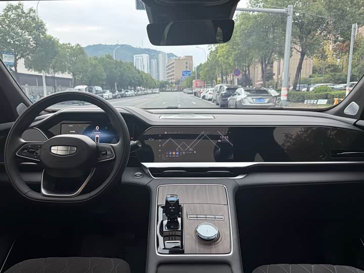 Фото 27 - Geely Monjaro