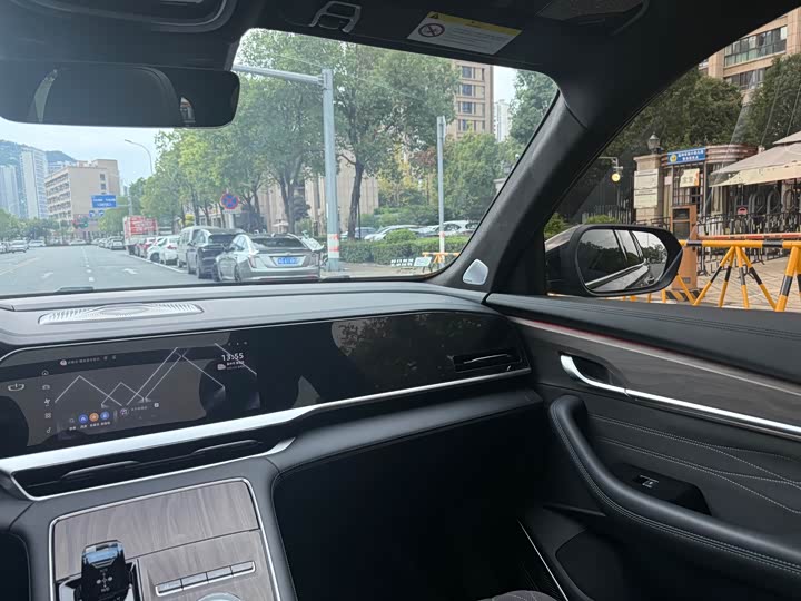 Фото 30 - Geely Monjaro