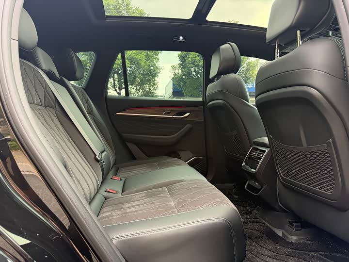 Фото 32 - Geely Monjaro