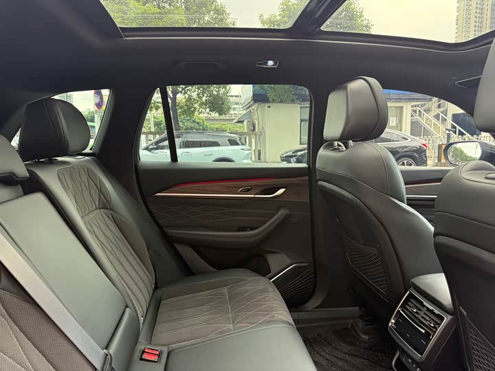 Фото 33 - Geely Monjaro