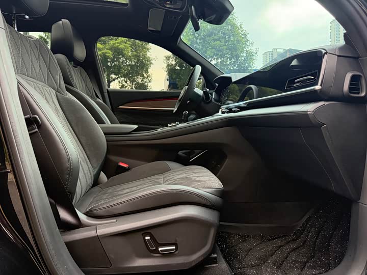 Фото 35 - Geely Monjaro