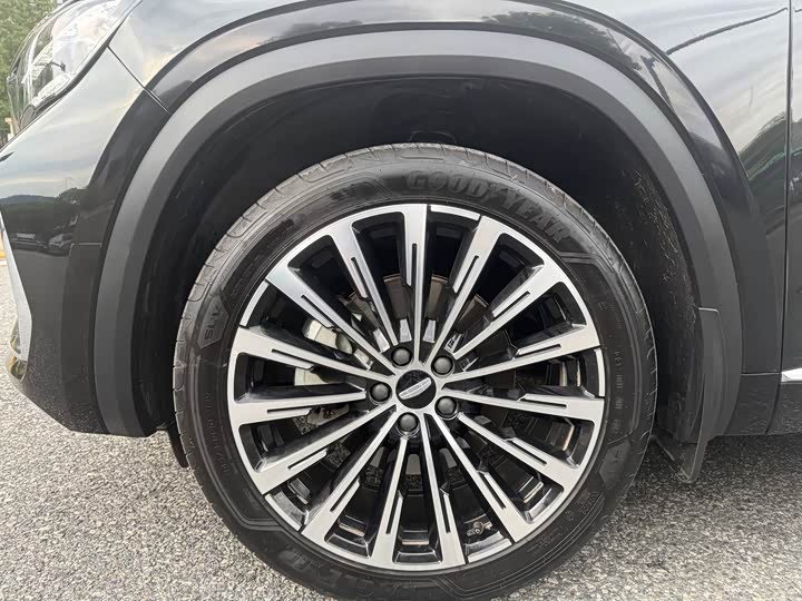 Фото 9 - Geely Monjaro