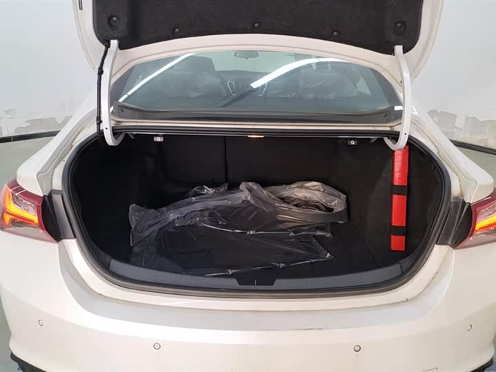 Фото 4 - Chevrolet Malibu XL