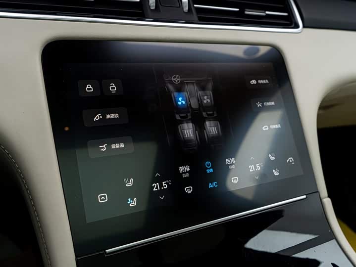 Фото 27 - LiXiang One