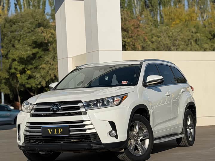 Фото 1 - Toyota Highlander