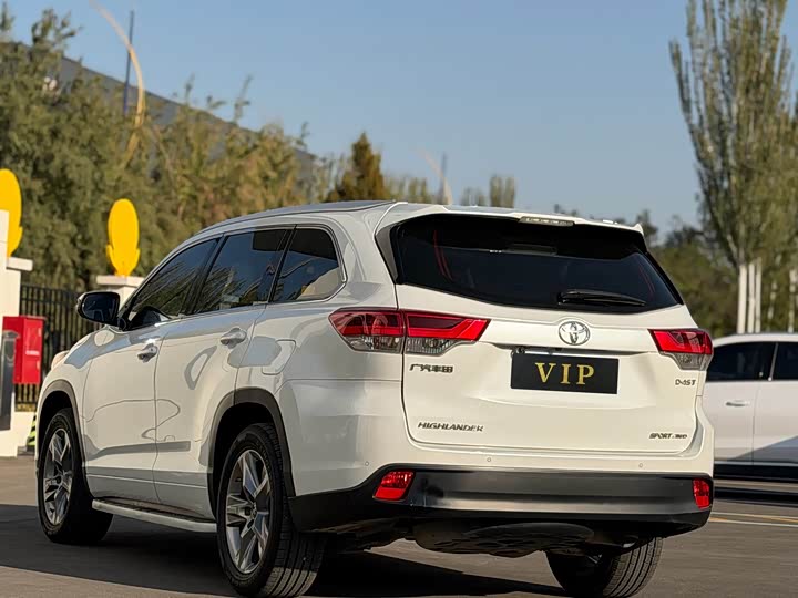 Фото 15 - Toyota Highlander