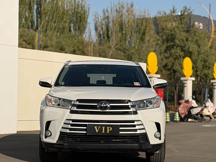 Фото 2 - Toyota Highlander