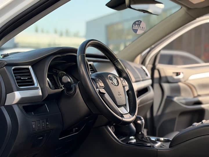 Фото 4 - Toyota Highlander