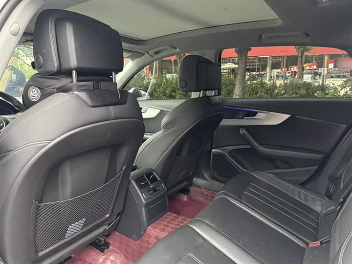 Фото 10 - Audi A4L