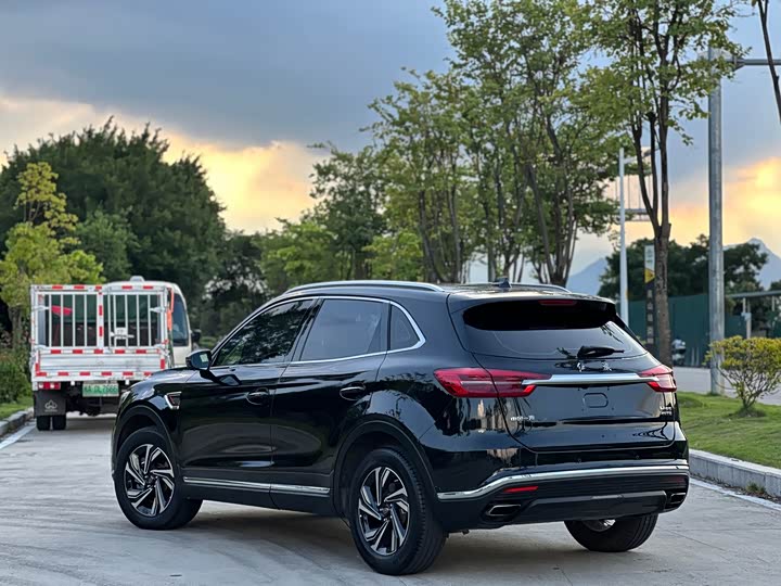 Фото 12 - Hongqi HS5