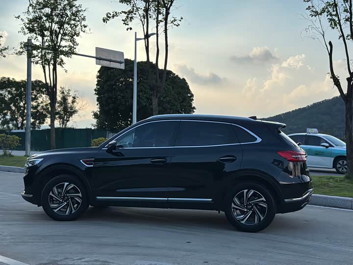 Фото 13 - Hongqi HS5