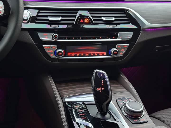 Фото 10 - BMW 5 Series