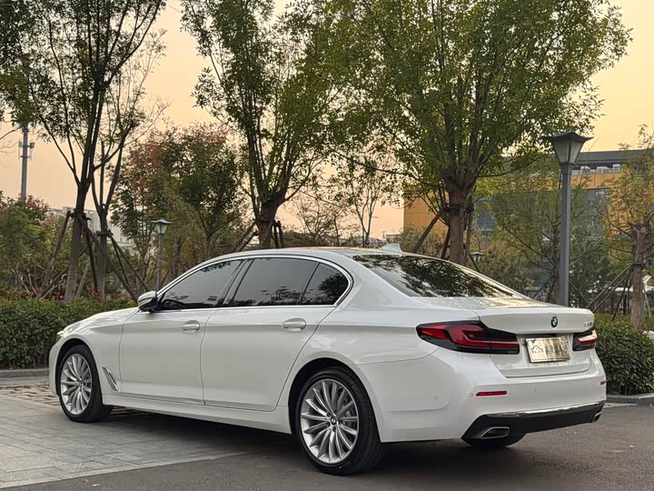 Фото 15 - BMW 5 Series