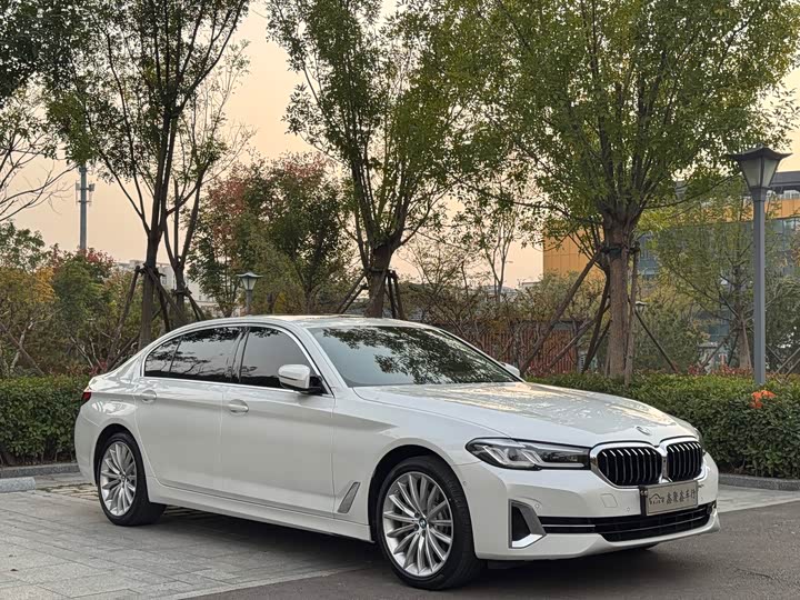 Фото 3 - BMW 5 Series