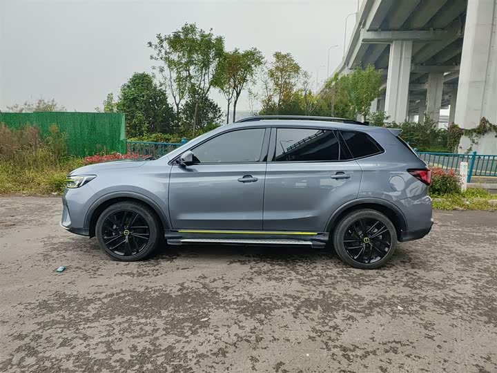 Фото 5 - Roewe RX5 Hybrid