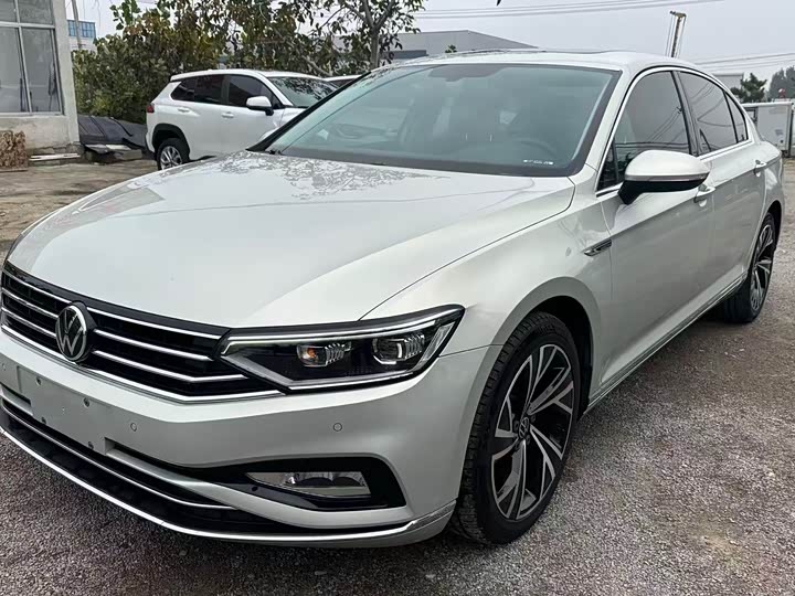 Фото 1 - Volkswagen Magotan