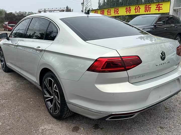 Фото 3 - Volkswagen Magotan